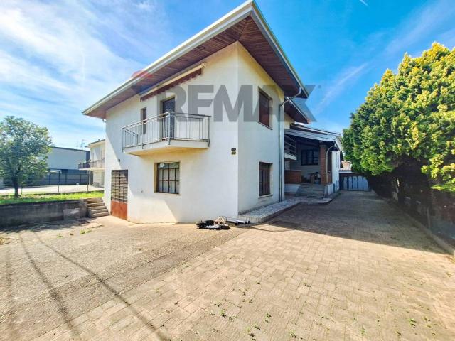 Villa in vendita a Fagnano Olona VA