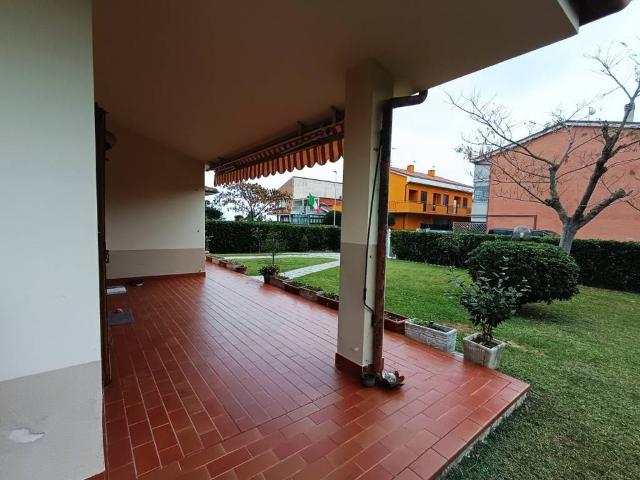 Villa in vendita a Falconara Marittima AN