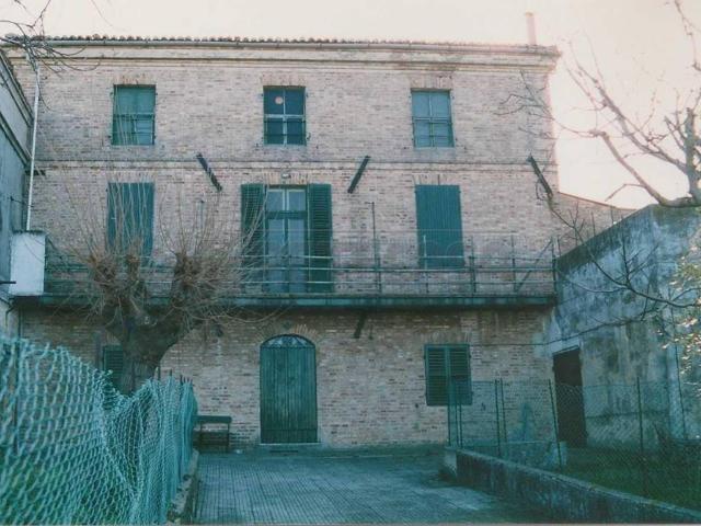 Villa in vendita a Falconara Marittima AN