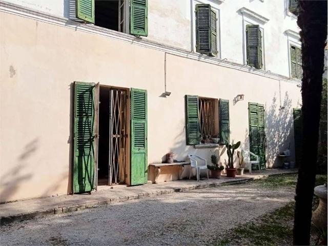 Villa in vendita a Falconara Marittima AN