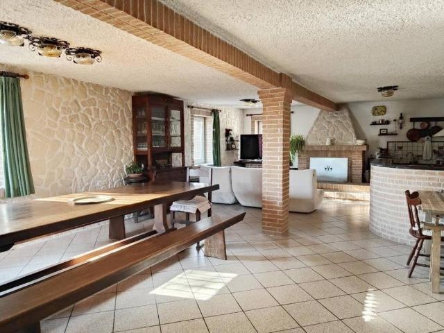 Villa in vendita a Falconara Marittima AN