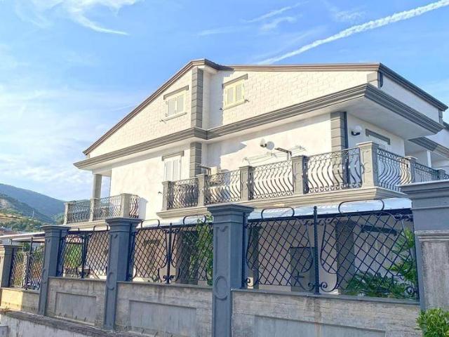 Villa in vendita a Falciano del Massico CE
