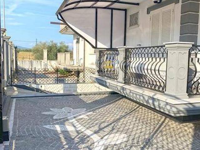Villa in vendita a Falciano del Massico CE