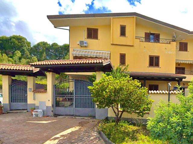Villa in vendita a Falerna CZ