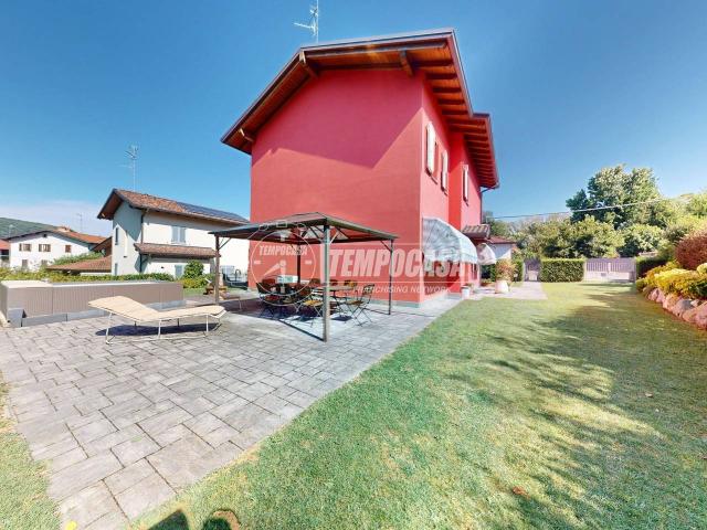 Villa in vendita a Faloppio