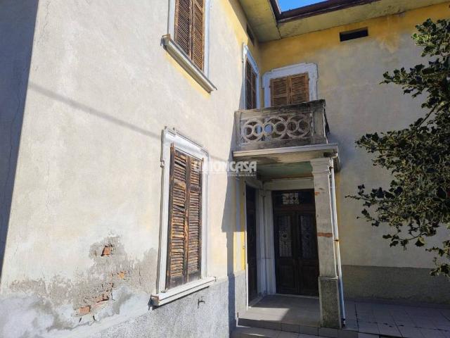 Villa in vendita a Faloppio CO