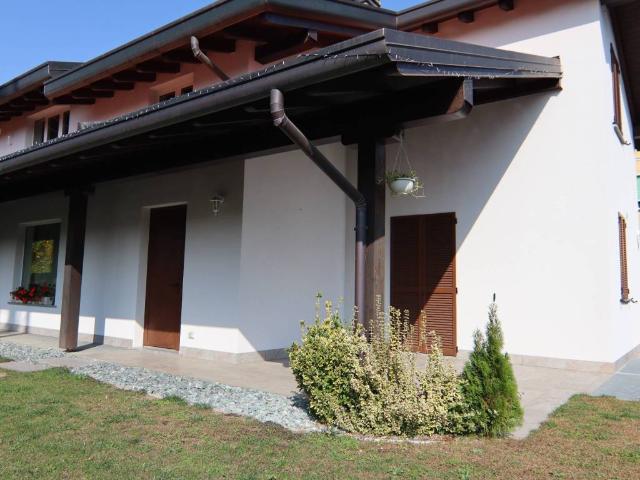 Villa in vendita a Faloppio CO