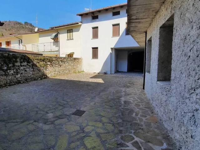 Villa in vendita a Fanna PN