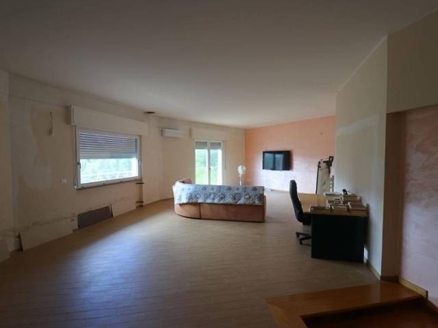 Villa in vendita a Fara Filiorum Petri CH