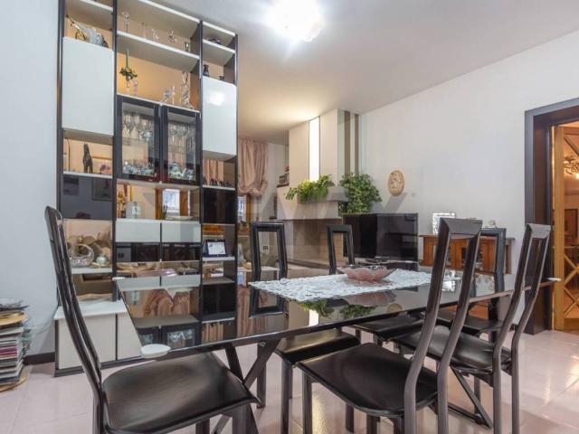 Villa in vendita a Fara Filiorum Petri CH