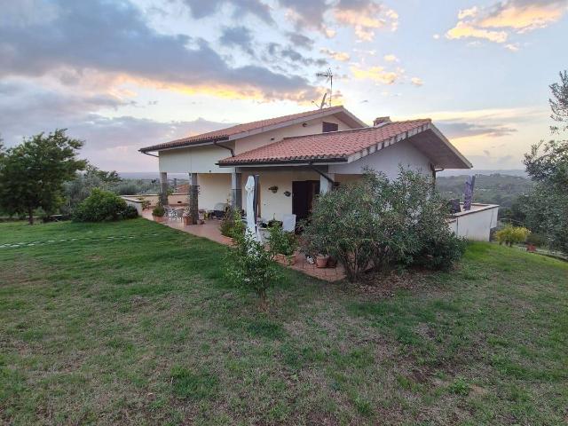 Villa in vendita a Fara in Sabina