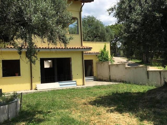 Villa in vendita a Fara in Sabina, Coltodino