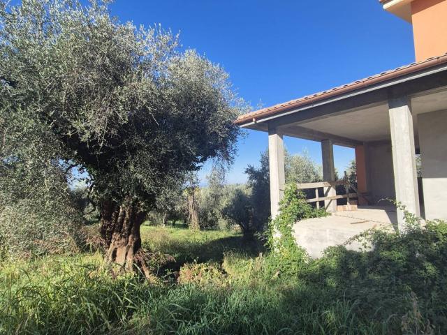 Villa in vendita a Fara in Sabina, Canneto