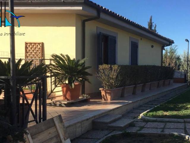 Villa in vendita a Fara in Sabina, Borgo Quinzio