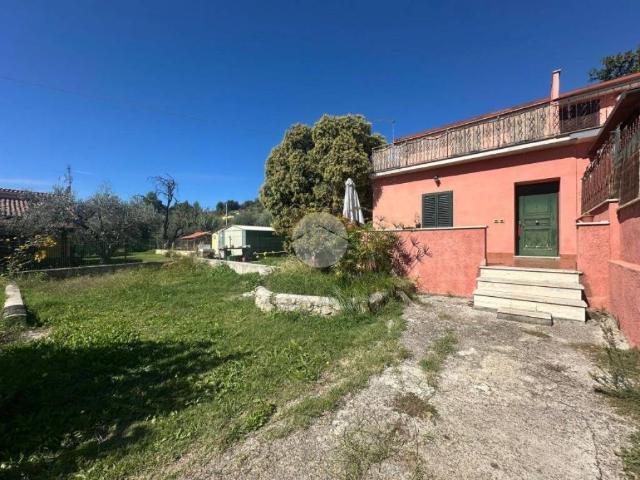 Villa in vendita a Fara in Sabina RI