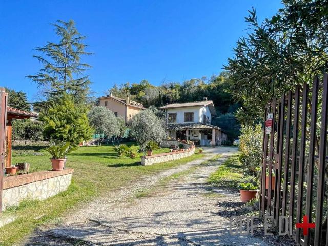 Villa in vendita a Fara in Sabina RI