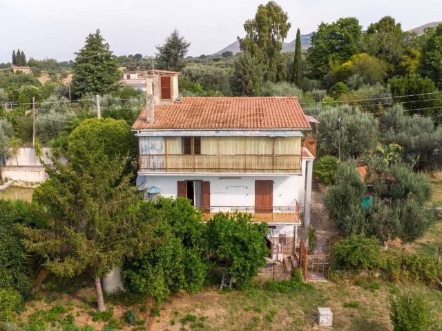 Villa in vendita a Fara in Sabina RI