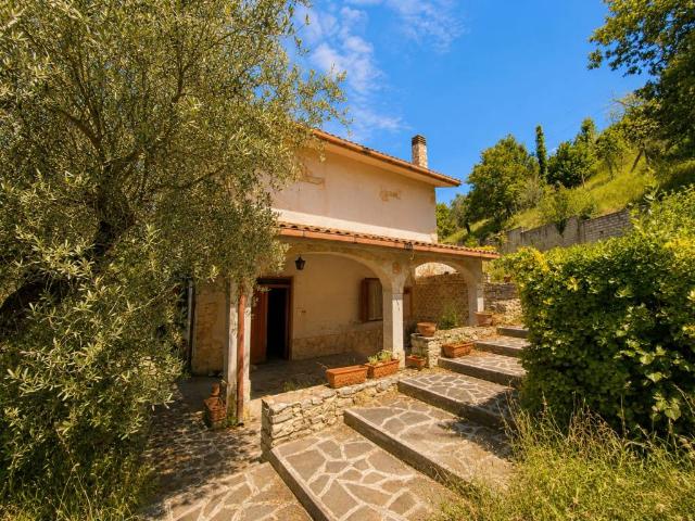 Villa in vendita a Fara in Sabina RI