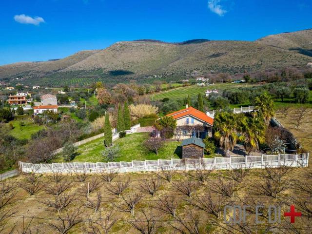 Villa in vendita a Fara in Sabina RI