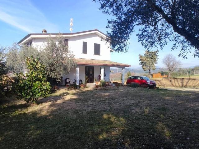 Villa in vendita a Fara in Sabina RI
