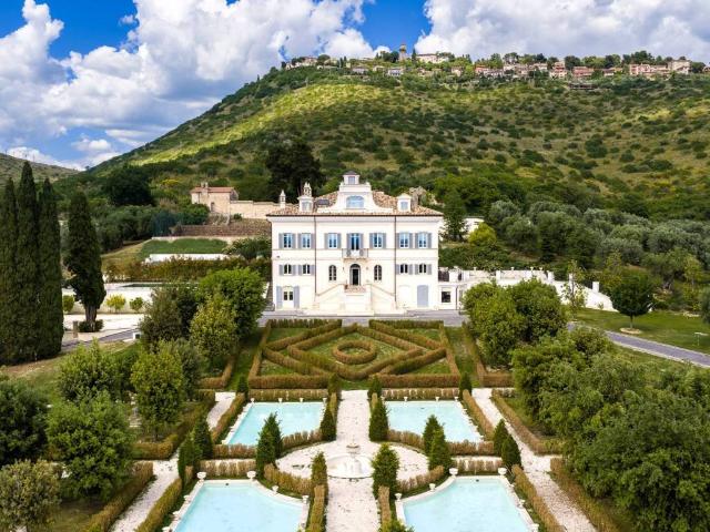 Villa in vendita a Fara in Sabina RI