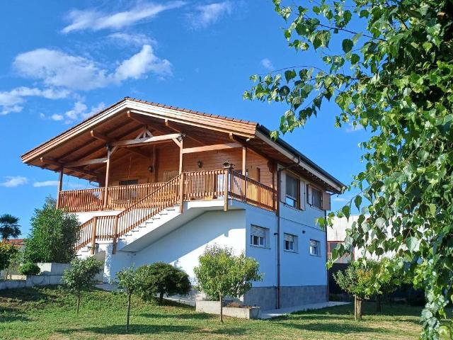 Villa in vendita a Fara Novarese NO