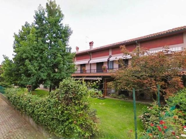 Villa in vendita a Fara Novarese NO