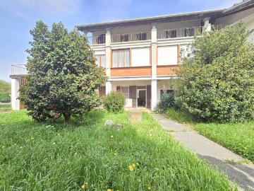 Villa in vendita a Fara Novarese NO