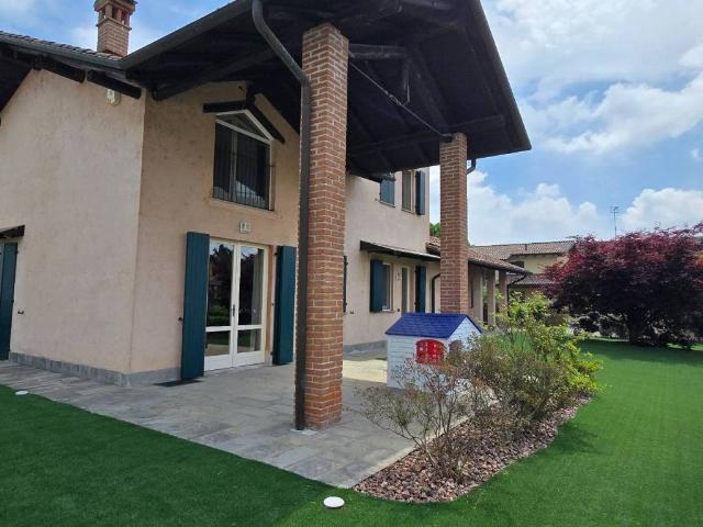Villa in vendita a Fara Novarese NO