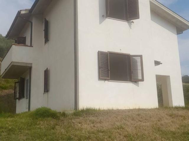 Villa in vendita a Farindola PE