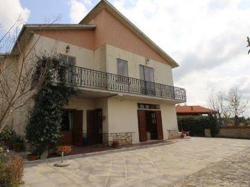 Villa in vendita a Farnese VT