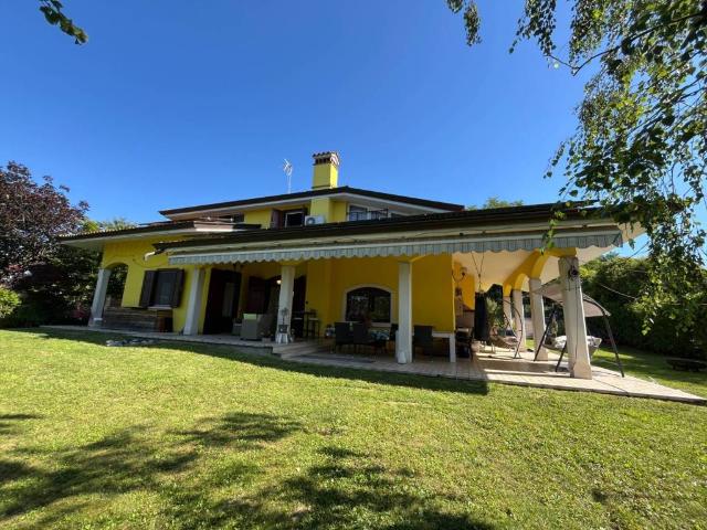 Villa in vendita a Farra d'Isonzo GO