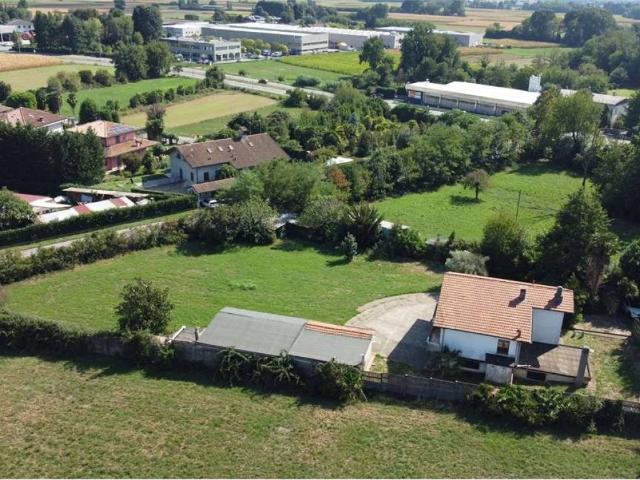 Villa in vendita a Fenegrò CO