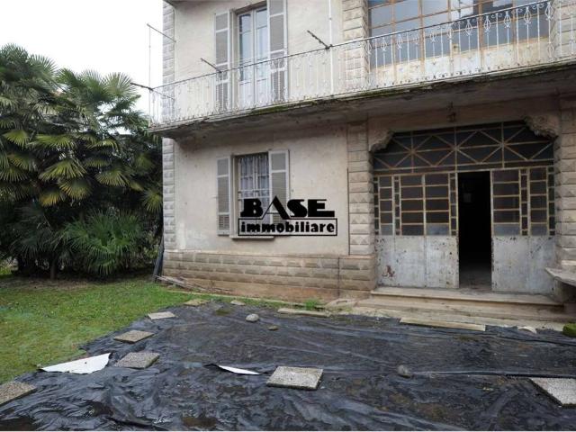 Villa in vendita a Fenegrò CO
