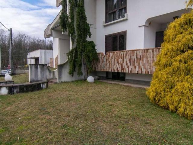 Villa in vendita a Fenegrò CO