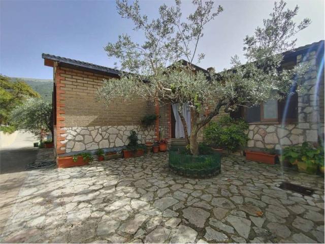 Villa in vendita a Ferentillo TR