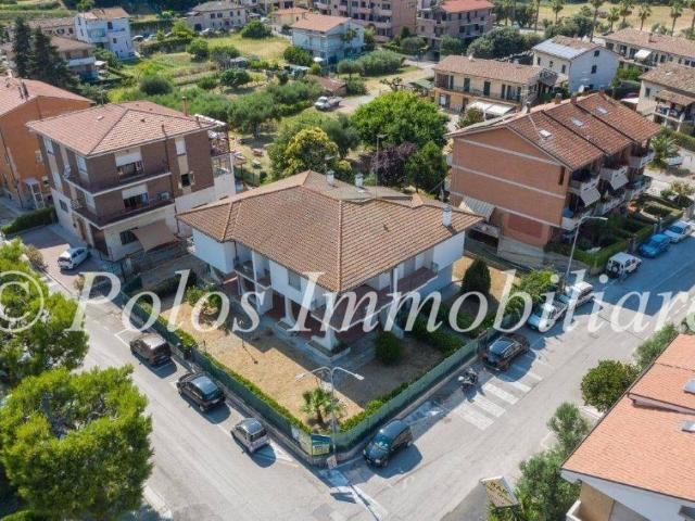 Villa in vendita a Fermo FM