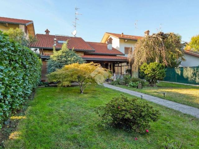 Villa in vendita a Ferno VA