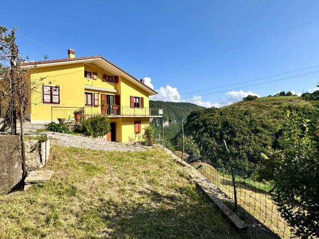 Villa in vendita a Ferrara di Monte Baldo VR
