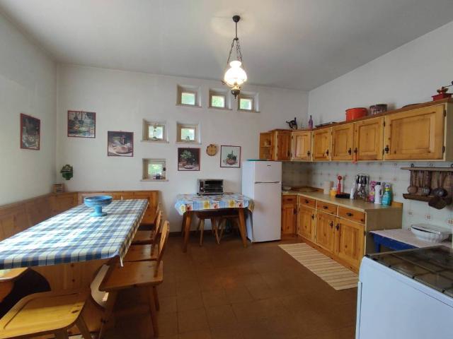 Villa in vendita a Ferrara di Monte Baldo VR