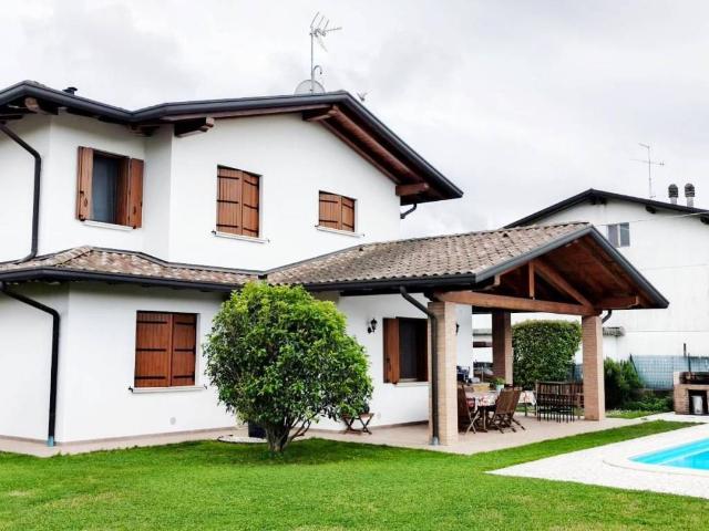 Villa in vendita a Fiume Veneto PN
