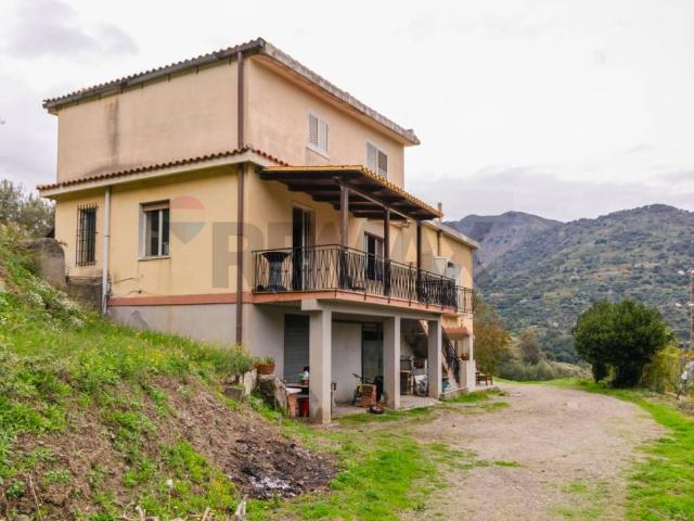 Villa in vendita a Fiumedinisi ME