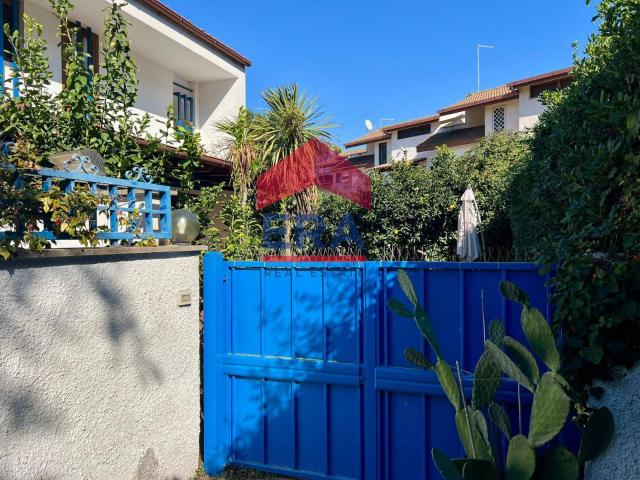 Villa in vendita a Fiumicino, Fregene