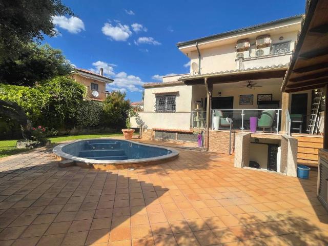 Villa in vendita a Fiumicino RM