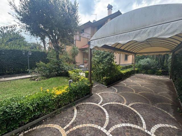 Villa in vendita a Fiumicino RM