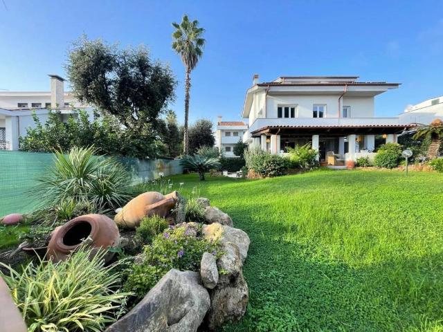 Villa in vendita a Fiumicino RM