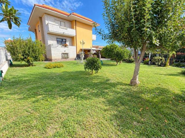 Villa in vendita a Fiumicino RM
