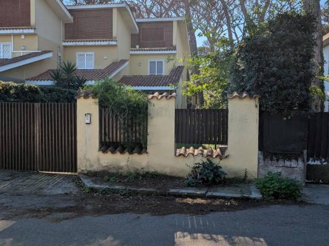 Villa in vendita a Fiumicino RM
