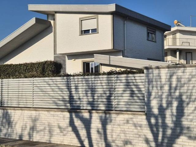 Villa in vendita a Fiumicino RM