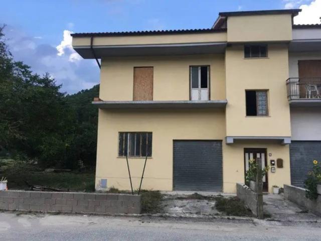 Villa in vendita a Fiuminata MC